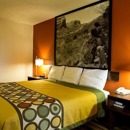 Super 8 By Wyndham Woodward Hotel Buitenkant foto