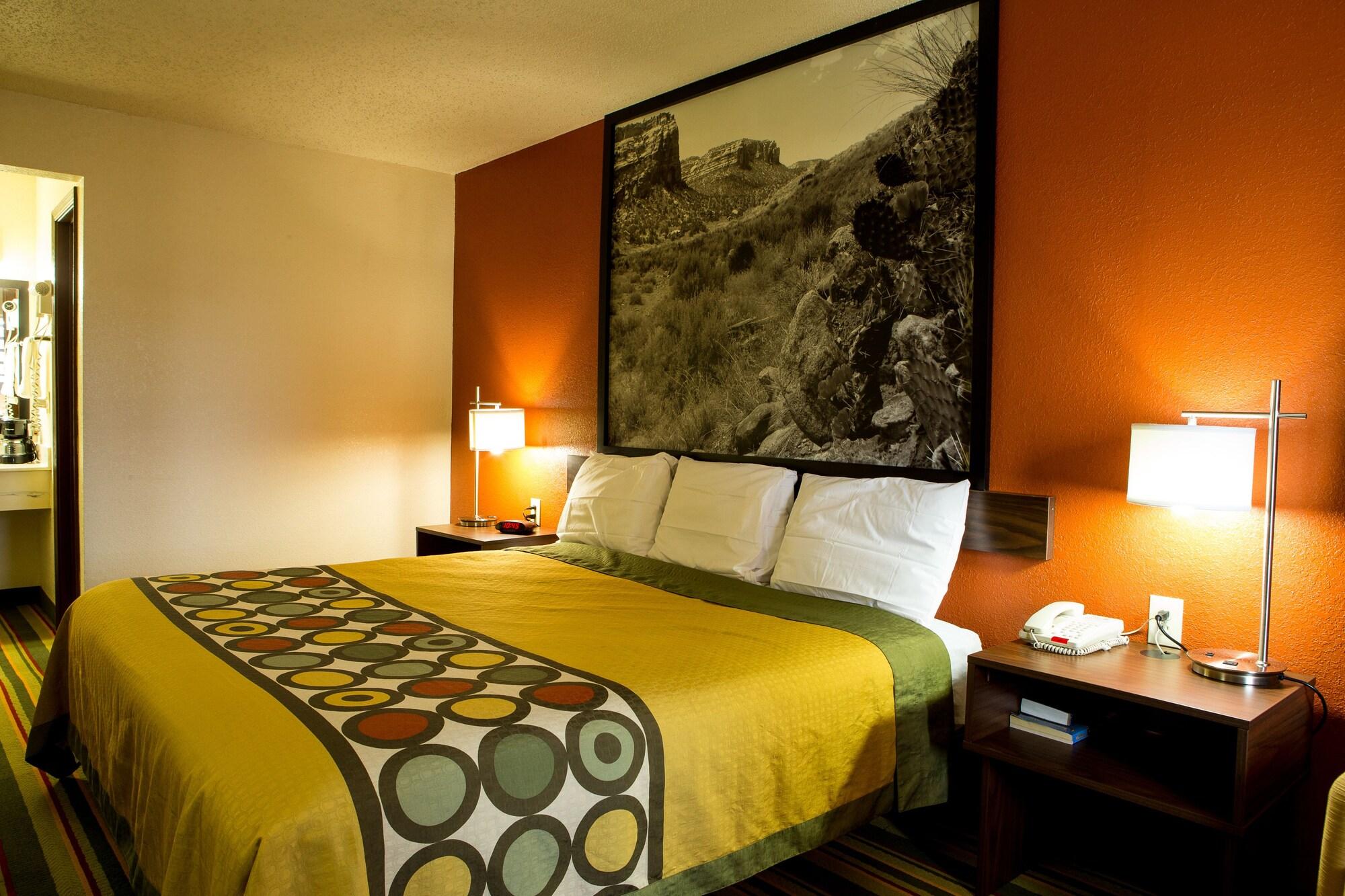 Super 8 By Wyndham Woodward Hotel Buitenkant foto