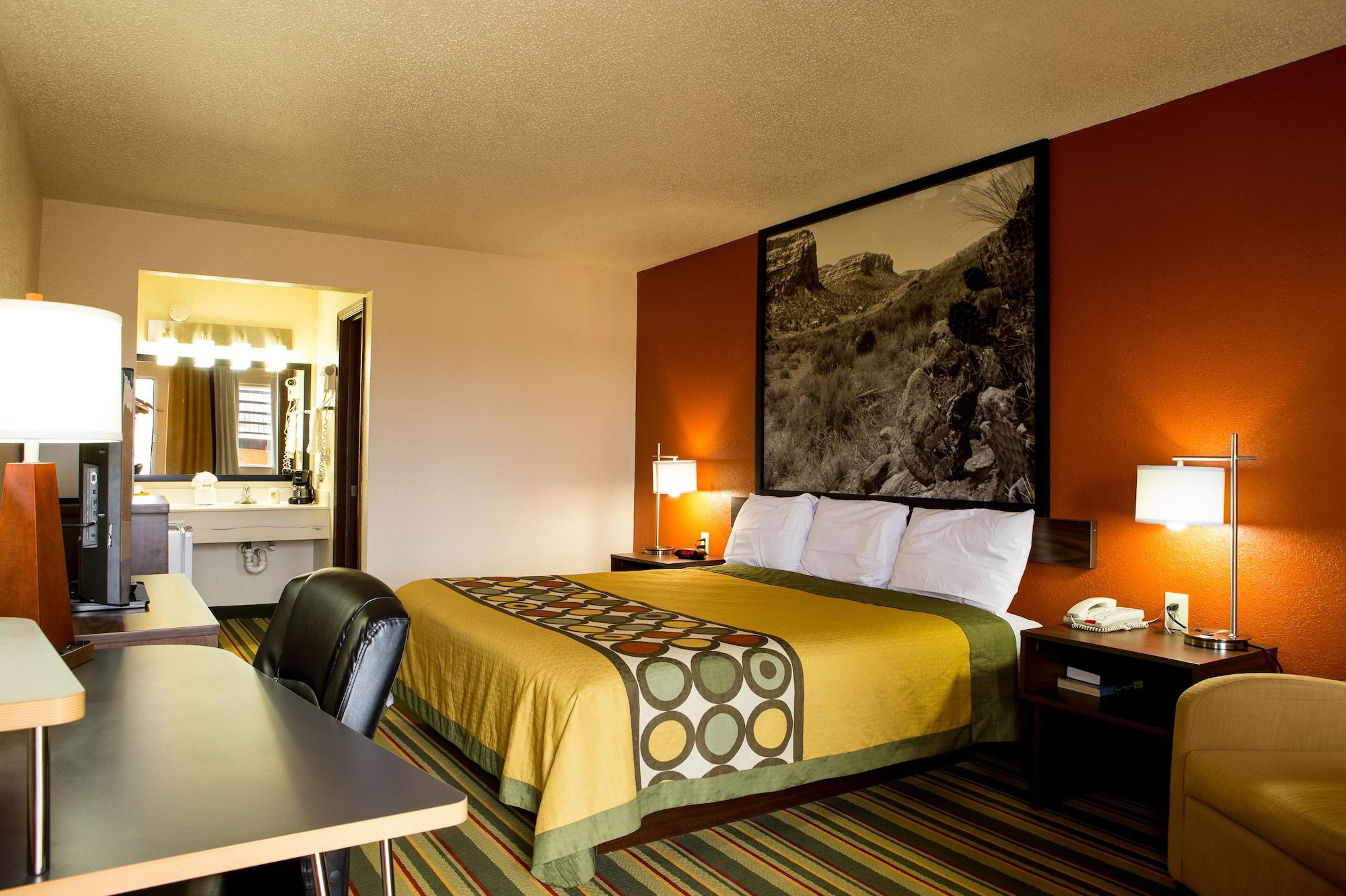 Super 8 By Wyndham Woodward Hotel Buitenkant foto